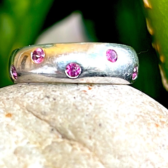 Vintage Jewelry - 18 karat gold and pink rhodolite band